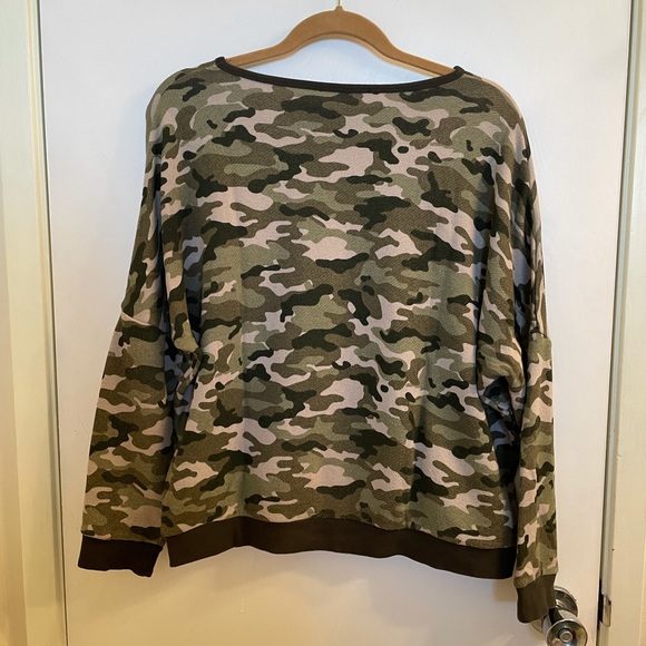 Green camo/camouflage pattern long sleeve sweater - Picture 2 of 3